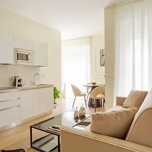 Apartment Champagne, Milan